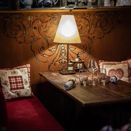 Отель Relais Et Chateaux Le Chambard 5*