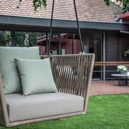 Отель Relais Et Chateaux Le Chambard 5*