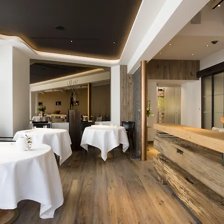 Relais Et Chateaux Le Chambard 5*