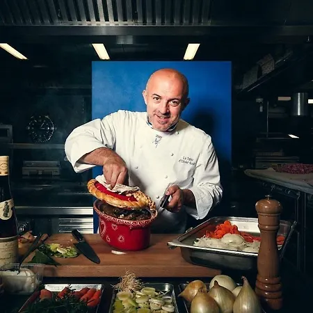 Relais Et Chateaux Le Chambard Hotel 5*