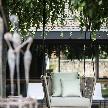 Отель Relais Et Chateaux Le Chambard